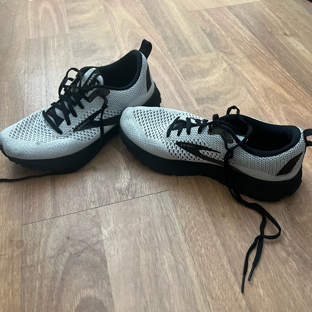 Brooks revel 4 sz 8